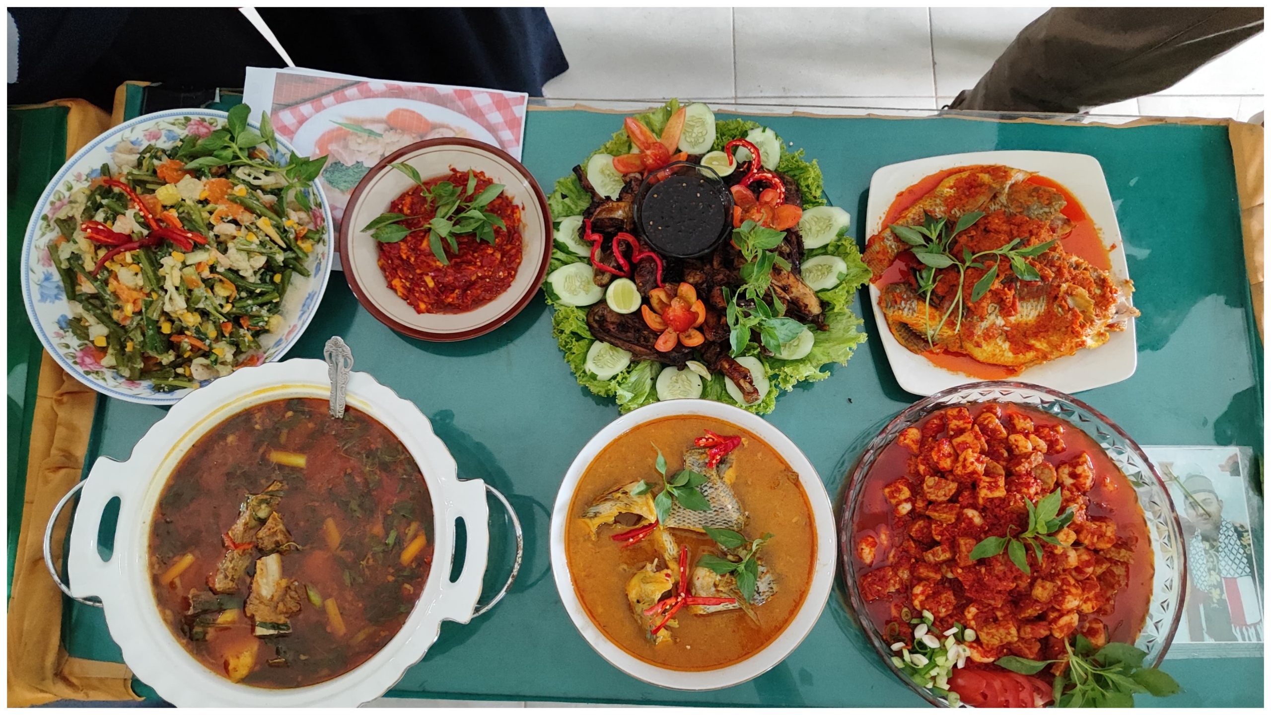 Arungi Dunia Kuliner, Guru-Guru Berkreasi di Lomba Masak HGN