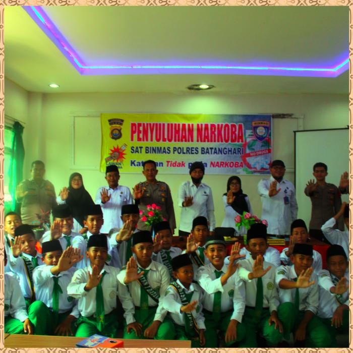 SATBINMAS Polres Batang Hari Tatap Muka Dengan Siswa MTsN 1 Batang Hari SATBINMAS Polres Batang Hari Tatap Muka Dengan Siswa MTsN 1 Batang Hari