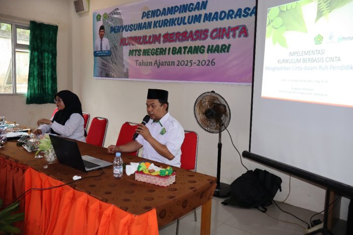 Pendampingan Penyusunan Kurikulum Madrasah KBC MTsN 1 Batang Hari: Hadirkan Sentuhan Kasih Sayang dalam Pendidikan