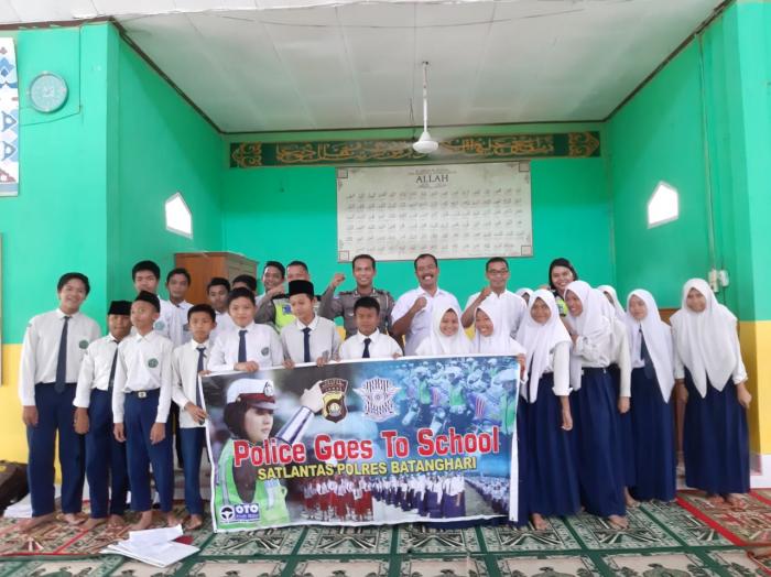 Police Goes To School  Kunjungi  Mts Negeri 1 Batang Hari