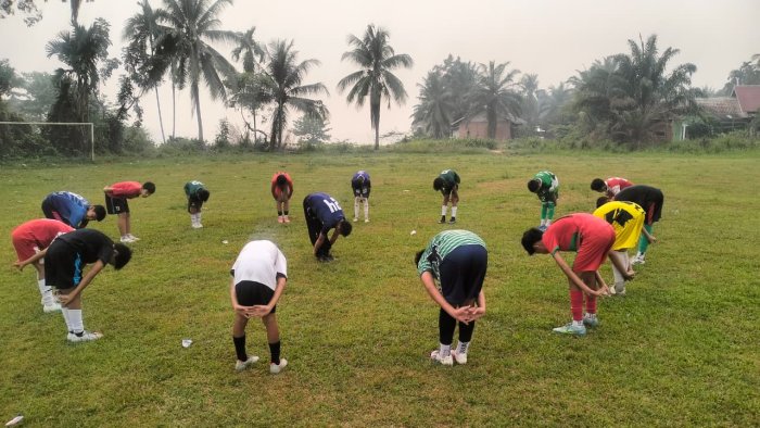 Genjot Fisik dan Taktik, Tim Sepak Bola NEGSA MTsN 1 Batang Hari Latihan Intensif Bersama Pak Husin Jelang Turnamen Genjot Fisik dan Taktik, Tim Sepak Bola NEGSA MTsN 1 Batang Hari Latihan Intensif Bersama Pak Husin Jelang Turnamen