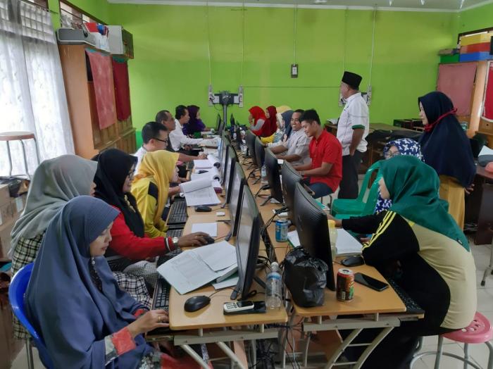 Ujian Semester Genap Berakhir Guru Dan Wali Kelas  MTs Negeri 1 Batang Hari  Disibukkan Dengan Pengisian ARD