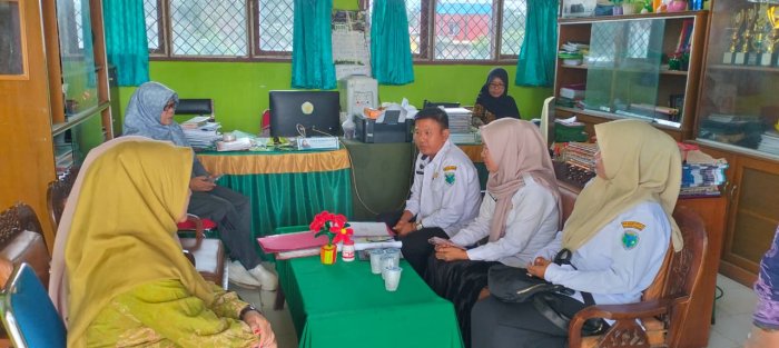Disperindagkop UKM Batang Hari Kunjungi Koperasi MTs Neger 1 Batang Hari