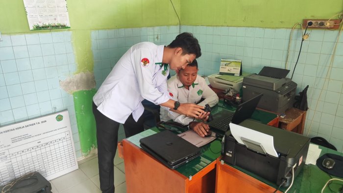 Percepat Pemutakhiran Data, Tim Sarpras MTsN 1 Batang Hari Lakukan Pendataan Intensif