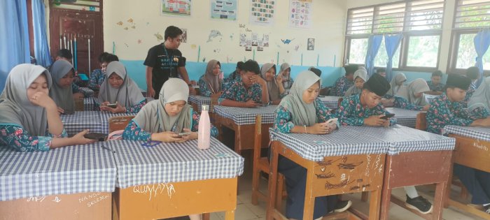 Siap Hadapi Jenjang Berikutnya: Ruangguru Gelar Sosialisasi dan Tryout TKA di MTsN 1 Batang Hari!