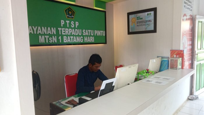 Fokus Administrasi Internal, Layanan PTSP MTsN 1 Batang Hari Tampak Lengang di Akhir Maret