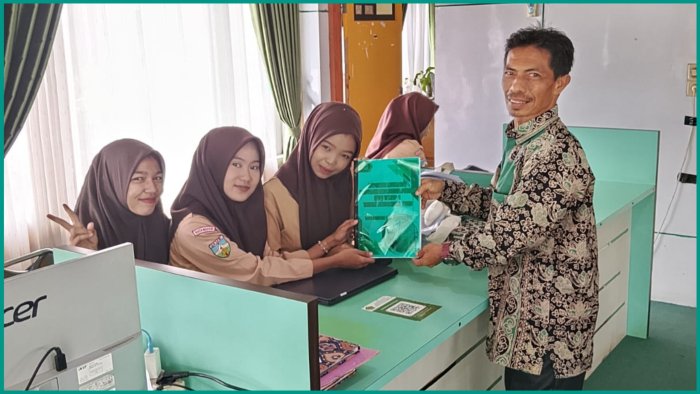 Tingkatkan Transparansi Penyaluran Bantuan, MTsN 1 Batang Hari Serahkan Laporan PIP ke Kemenag Tingkatkan Transparansi Penyaluran Bantuan, MTsN 1 Batang Hari Serahkan Laporan PIP ke Kemenag