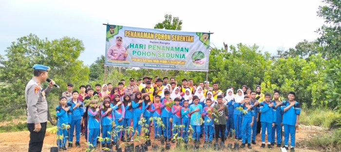 Kepolisian Resor Batang Hari Libatkan Siswa MTsN 1 dalam Aksi Tanam Pohon Sedunia