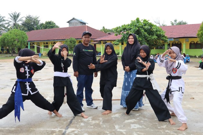 Pertunjukan Seni Beladiri Meriahkan Peringatan HARLAH ke-44 MTsN 1 Batang Hari