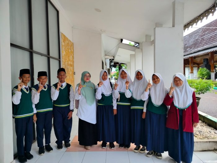 Pelopor Remaja Sehat, PIK-R MTsN 1 Batang Hari Ikuti Talk Show Bangga Kencana 2025 Pelopor Remaja Sehat, PIK-R MTsN 1 Batang Hari Ikuti Talk Show Bangga Kencana 2025