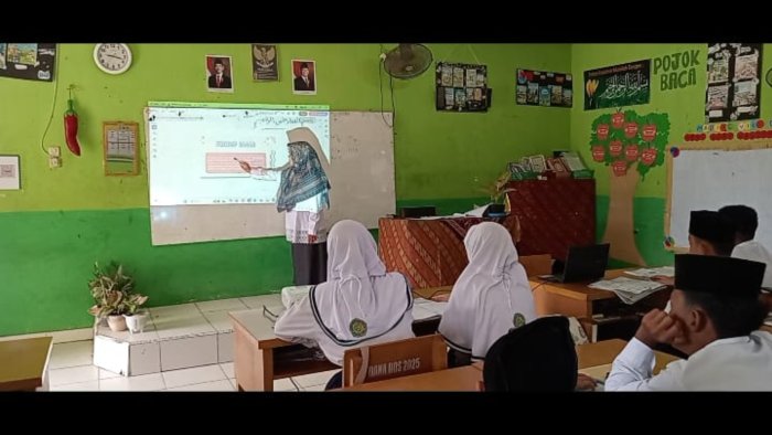 Peningkatan Kualitas Pembelajaran: Ibu Safdai Yanti, S.Pd.I Disupervisi Pada Materi Sistem Bilangan Informatika