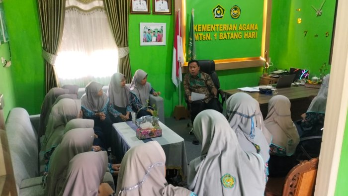 Lolos Verifikasi Berkas SNPDB MAN IC Jambi, Kepala MTsN 1 Batang Hari Berikan Motivasi Khusus