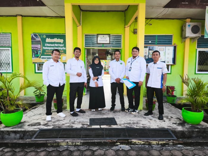 Tim Dinas Sosial Batang Hari Sambangi MTsN 1 Batang Hari, Verifikasi Komitmen Pendidikan KPM PKH Triwulan 4