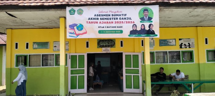 Persiapan Final ASAS Ganjil: Tim Sekretariat MTsN 1 Batang Hari Kompak Tata Ruang Ujian