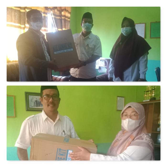 Dinas PPKBP3A Berikan Alat KIE GenRe KIT Kepada PIK-R MTsN  1