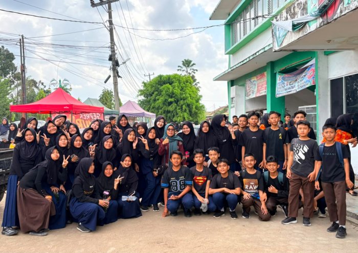 Pantang Kendor! Intip Semangat dan Kedisiplinan Siswa MTsN 1 Batang Hari Latihan Serenade di GOR BSC