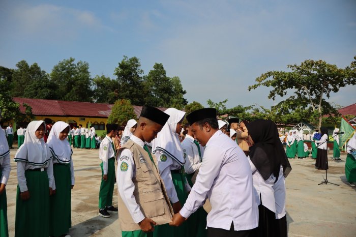 MTsN 1 Batang Hari Bentuk Benteng Sekolah: Satgas Anti Narkoba Resmi Dikukuhkan