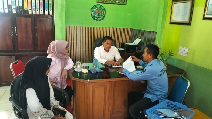 Tingkatkan Sinergi Pendidikan, Wali Murid Lakukan Konsultasi Intensif Bersama Wakasis dan Kaur TU MTsN 1 Batang Hari Tingkatkan Sinergi Pendidikan, Wali Murid Lakukan Konsultasi Intensif Bersama Wakasis dan Kaur TU MTsN 1 Batang Hari