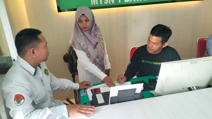 Modernisasi Pelaporan Pajak, Operator Keuangan MTsN 1 Batang Hari Beri Bimtek Aplikasi Coretax bagi Staf TU