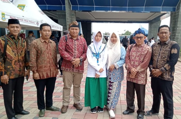 Suntikan Semangat dari Batang Hari: Kasi Penmad dan Para Kepala Madrasah Kunjungi Aisyah di Arena OMI Nasional Banten