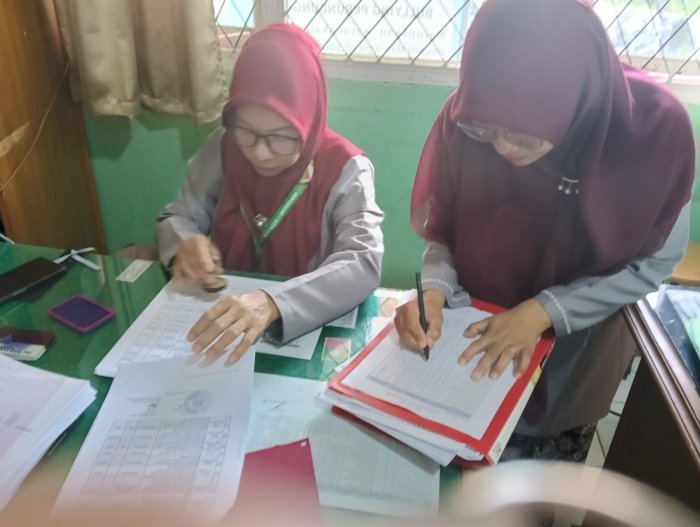 Rutinitas Administratif Awal Bulan, Pendidik dan Tendik Sibuk Lengkapi LCKH, ABSENSI hingga SPTJM
