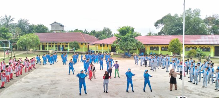 Sabtu Ceria di MTsN 1 Batang Hari: Ratusan Siswa Padati Lapangan dalam Semangat Senam Pagi
