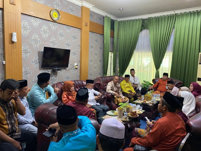 Sinergi Membangun Prestasi: Kepala MTsN 1 Batang Hari Hadiri Rapat Pemantapan Semester Genap Bersama Kakan Kemenag