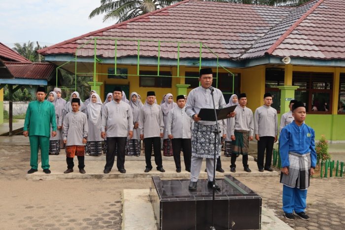 Peringati HUT Provinsi Jambi ke-69, Kepala MTsN 1 Batang Hari Ajak Siswa Teladani Semangat Membangun Daerah Peringati HUT Provinsi Jambi ke-69, Kepala MTsN 1 Batang Hari Ajak Siswa Teladani Semangat Membangun Daerah