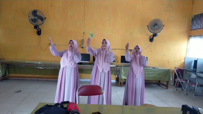 Lantunan Syahdu Menggema : Tim Sholawat MTsN 1 Gelar Latihan Pamungkas Jelang Kompetisi Lantunan Syahdu Menggema : Tim Sholawat MTsN 1 Gelar Latihan Pamungkas Jelang Kompetisi