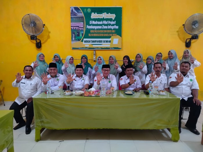 Komitmen Anti Korupsi, Kemenag Batang Hari Dampingi MTsN 1 Wujudkan Zona Integritas