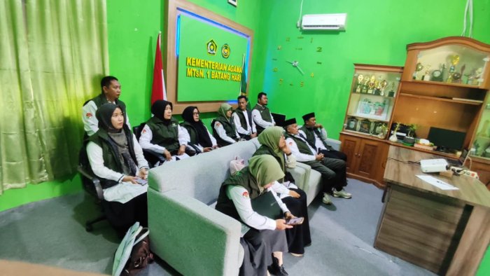 Menuju Predikat ZI-WBK, Tim ZI MTsN 1 Batang Hari Ikuti Zoom Meeting Submit Serentak PMPZI