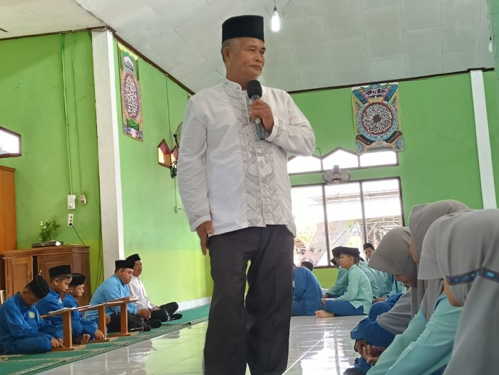 Bangkitkan Jiwa Religius, Pak Mukhtar Sampaikan Nasihat Bermakna Usai Pembiasaan