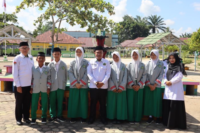 Asah Kemampuan Bahasa Arab, Delegasi OBA MTsN 1 Batang Hari Siap Harumkan Nama Madrasah di Tingkat Kabupaten