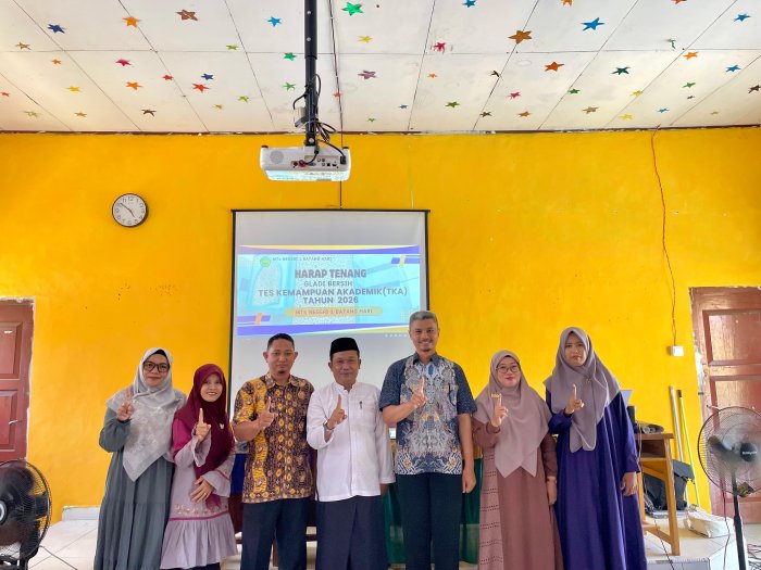 Hari Kedua TKA di MTsN 1 Batang Hari Berjalan Lancar, Utusan BPMP Provinsi Jambi Lakukan Monitoring