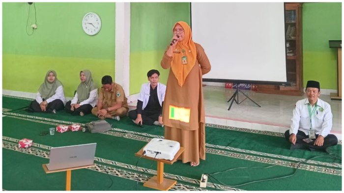 Edukasi PHBS Puskesmas Muara Bulian Warnai Hari Kedua MATAMUDA MTsN 1 Batang Hari Edukasi PHBS Puskesmas Muara Bulian Warnai Hari Kedua MATAMUDA MTsN 1 Batang Hari