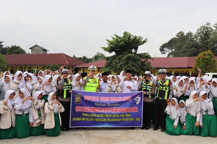 Edukasi Sejak Dini, Satlantas Polres Batang Hari Gelar Sosialisasi Safety Riding di MTsN 1 Batang Hari