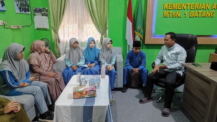 Demi Raih Juara, Kepala MTsN 1 Batang Hari Pimpin Rapat Persiapan OMI Tingkat Provinsi