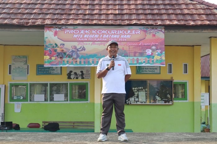 Tumbuhkan Jiwa Wirausaha dan Cinta Budaya, Kepala MTsN 1 Batang Hari Resmi Buka Projek Kokurikuler 2025/2026 Tumbuhkan Jiwa Wirausaha dan Cinta Budaya, Kepala MTsN 1 Batang Hari Resmi Buka Projek Kokurikuler 2025/2026