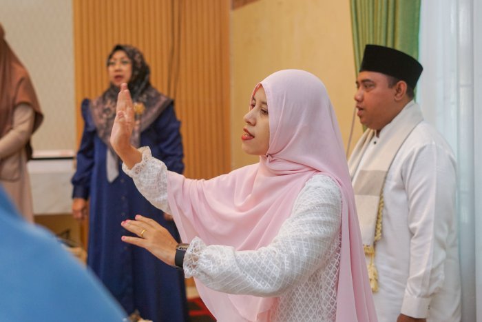 Penuh Khidmat, Ria Fitriani Jadi Dirigen di Pembukaan Safari Ramadhan Kemenag Batang Hari