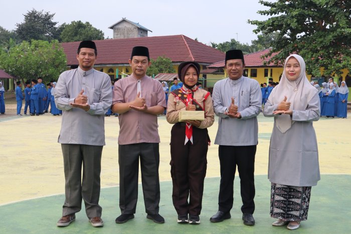 Siap Mengukir Sejarah! Pelepasan di Madrasah Siswi MTsN 1 Batang Hari Melangkah ke Jambore Nasional
