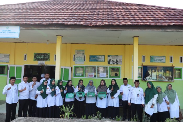 Teknologi Berbasis Android Sukses Kawal Kelancaran Hari Pertama dan Kedua ASAS Genap di MTsN 1 Batang Hari Teknologi Berbasis Android Sukses Kawal Kelancaran Hari Pertama dan Kedua ASAS Genap di MTsN 1 Batang Hari