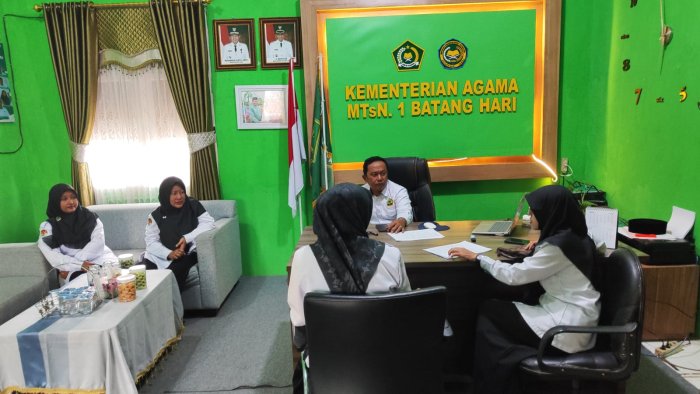 Perkuat Sinergi Organisasi, Kepala MTsN 1 Batang Hari Gelar Koordinasi Intensif Bersama Pembina OSIM