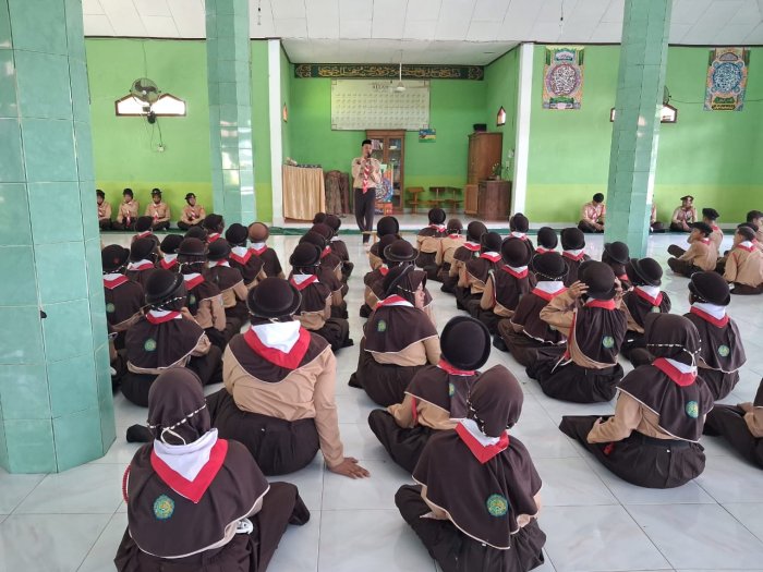 Semangat Penggalang Baru: MTsN 1 Batang Hari Gelar Pembukaan Latihan Pramuka Bersama Kelas VII