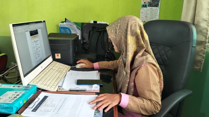 Jelang Deadline, PLH Kaur TU MTsN 1 Batang Hari Intensifkan Perekapan Berkas SPT Pajak ASN Jelang Deadline, PLH Kaur TU MTsN 1 Batang Hari Intensifkan Perekapan Berkas SPT Pajak ASN