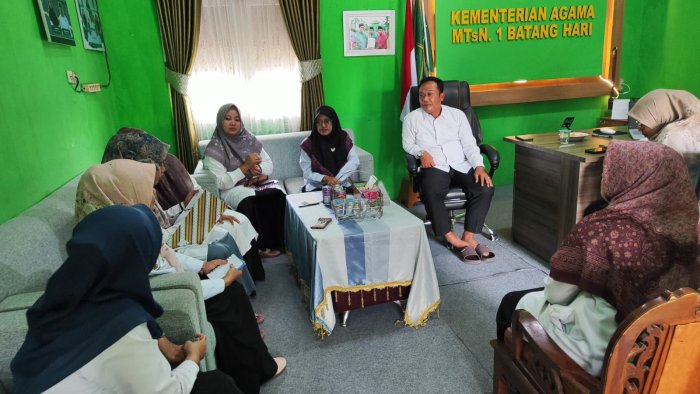 Matangkan Persiapan Ujian, Kepala MTsN 1 Batang Hari Pimpin Rakor Panitia Inti ASAS dan UM
