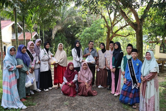 Wujud Kepedulian, Keluarga Besar MTsN 1 Batang Hari Salurkan 110 Paket Berbagi Berkah Ramadan
