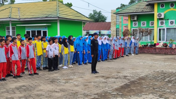 KIPRAH M.CHUSAINI: PLH Kaur TU MTsN 1 Batang Hari Jadi Figur Sentral di Apel Pembukaan PORSENI HAB Kemenag