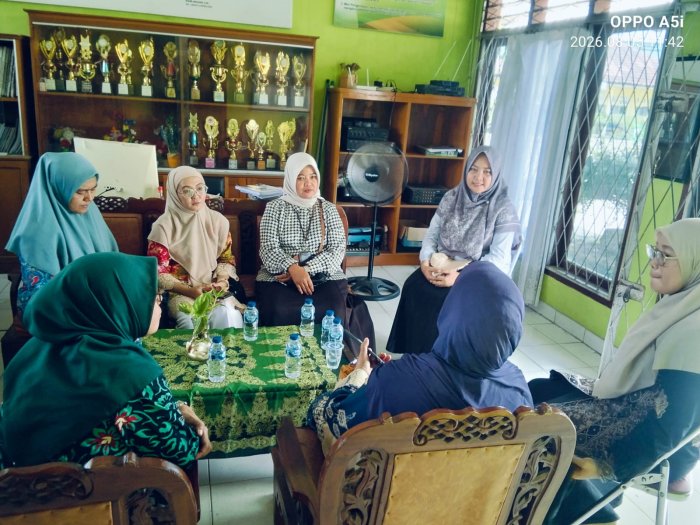 Perkuat Edukasi Remaja dan Program Kependudukan, Tim DP3A Batang Hari Sambangi MTsN 1 Batang Hari
