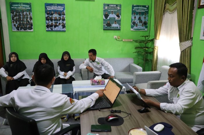 Tentukan Hasil Jalur Prestasi dan Afirmasi, Kepala MTsN 1 Batang Hari Gelar Rapat Pleno PMBM