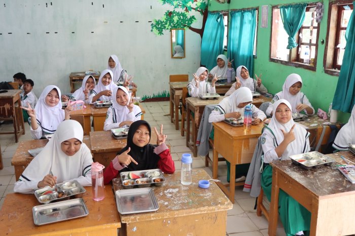Tingkatkan Gizi dan Konsentrasi Belajar Siswa, MTsN 1 Batang Hari Sukses Gelar Perdana Program MBG